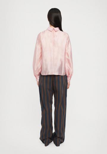 Атласная блузка