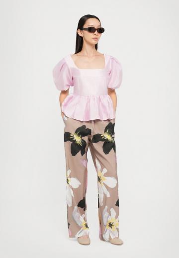 Атласная блузка