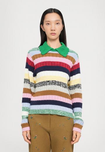 Пуловер в полоску