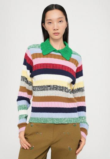 Пуловер в полоску