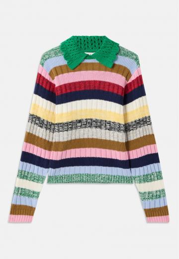 Пуловер в полоску