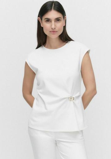 Блузка без рукавов