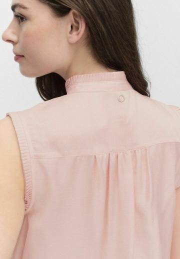 Блузка без рукавов