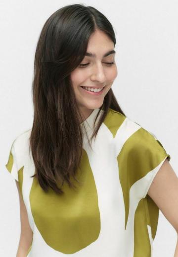 Атласная блузка