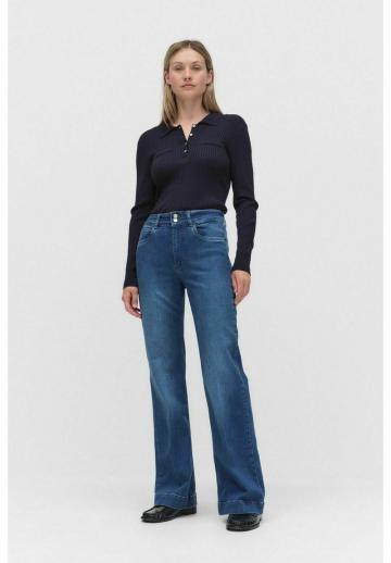 Клешеные джинсы