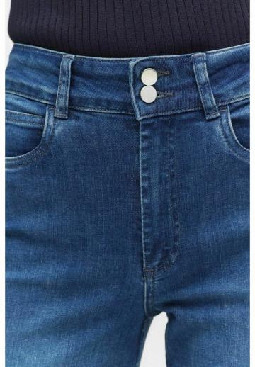 Клешеные джинсы