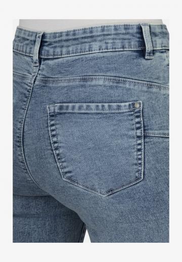 Короткие джинсы