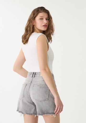 Джинсовые шорты
