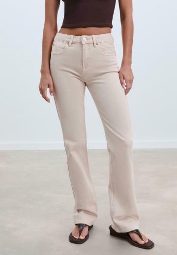 Прямые джинсы