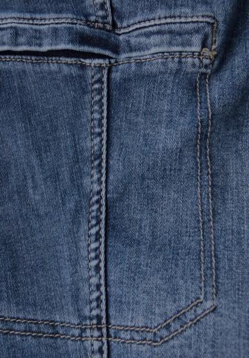 Короткие джинсы