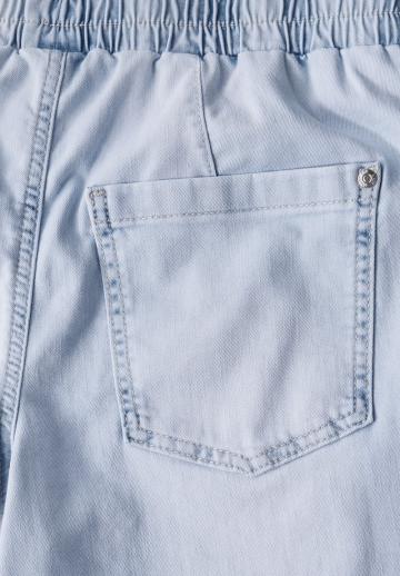 Короткие джинсы