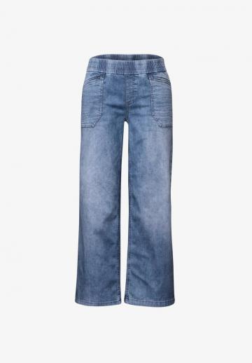 Короткие джинсы