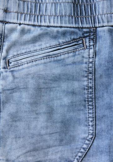 Короткие джинсы