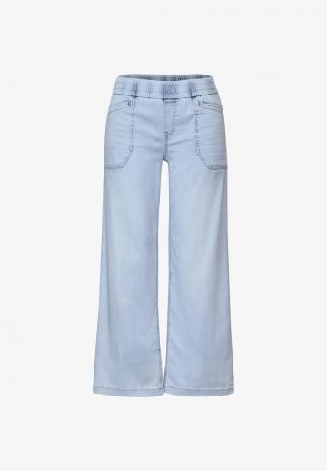 Короткие джинсы