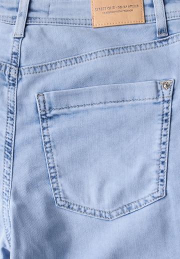 Короткие джинсы