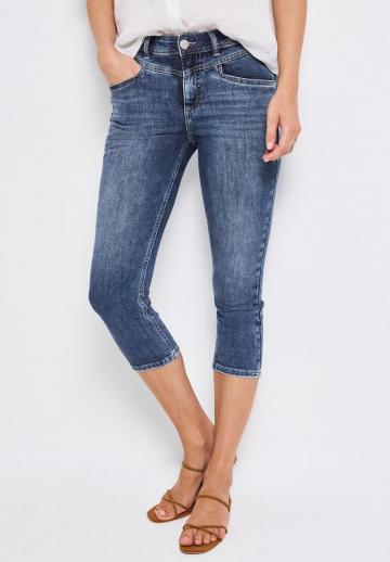 Короткие джинсы