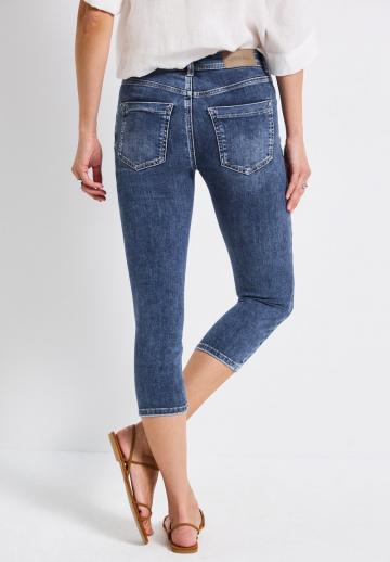 Короткие джинсы