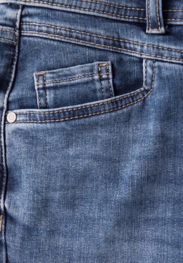 Короткие джинсы