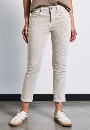 Короткие джинсы