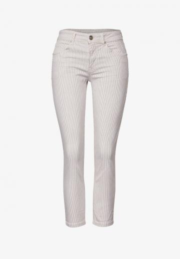 Короткие джинсы