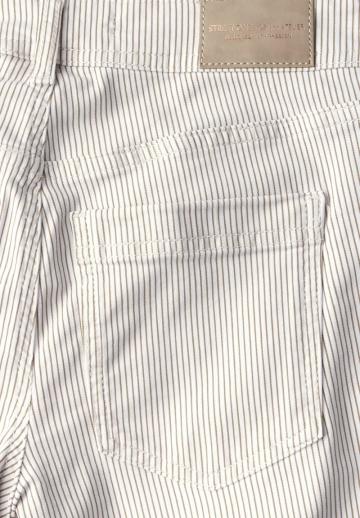 Короткие джинсы