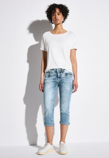 Короткие джинсы