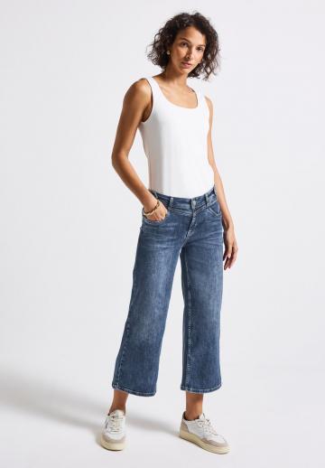 Короткие джинсы