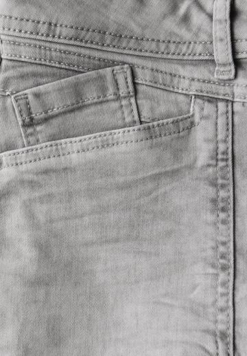 Короткие джинсы