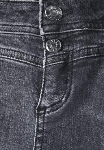 Короткие джинсы