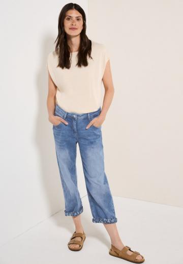 Короткие джинсы