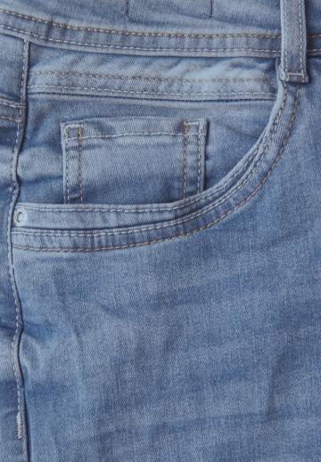 Короткие джинсы