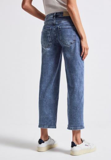 Короткие джинсы