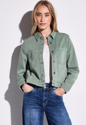 Куртка с накладнымит карманами