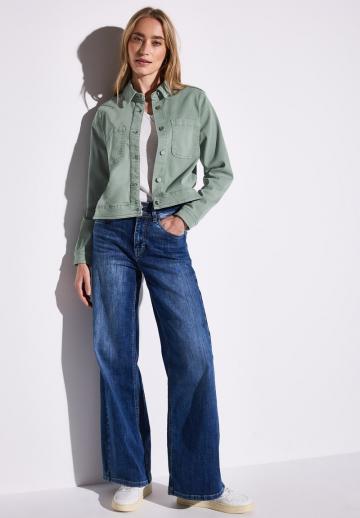 Куртка с накладнымит карманами