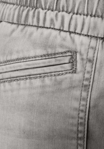 Короткие джинсы