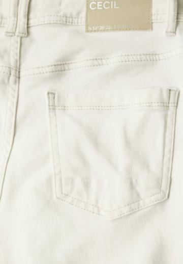 Короткие джинсы