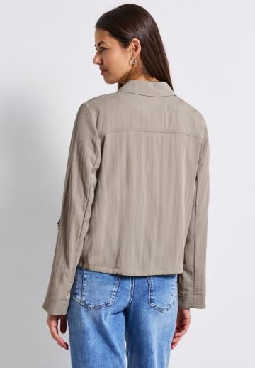 Куртка с накладнымит карманами