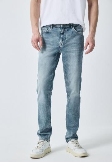 Узкие джинсы