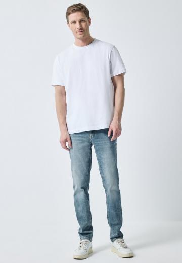 Узкие джинсы