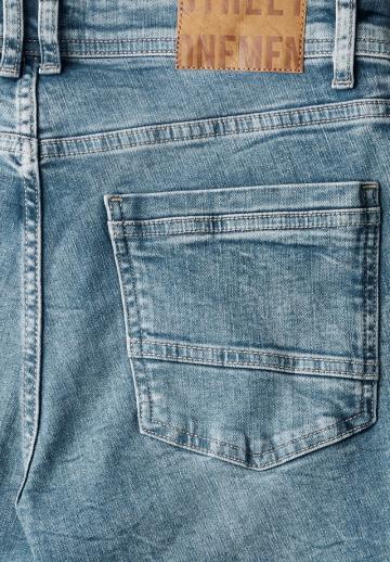 Узкие джинсы