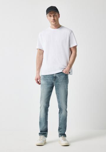 Узкие джинсы