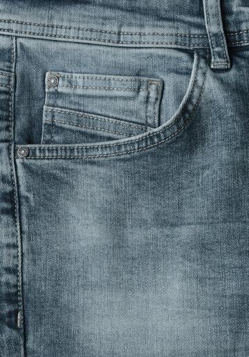 Узкие джинсы