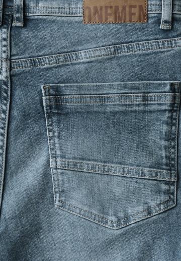 Узкие джинсы