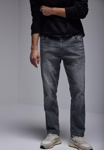 Узкие джинсы