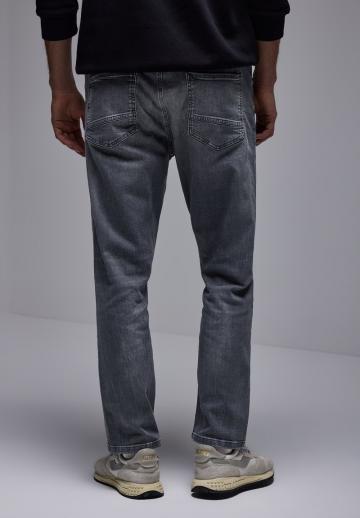 Узкие джинсы