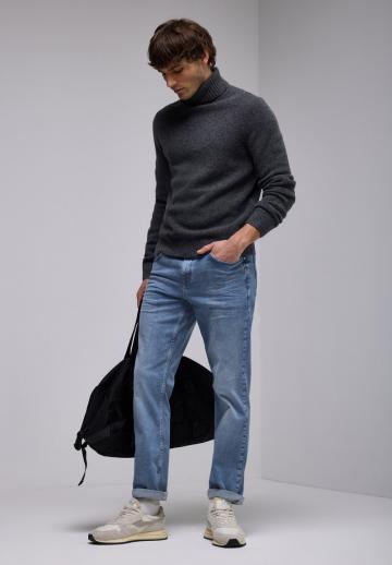 Прямые джинсы