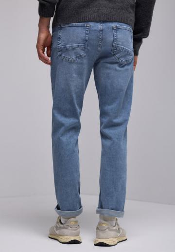 Прямые джинсы