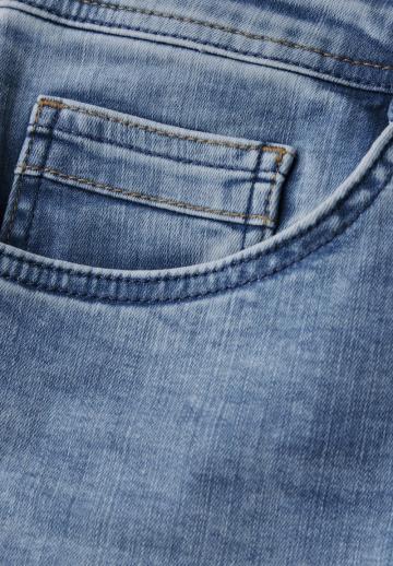 Прямые джинсы