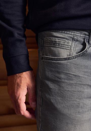 Прямые джинсы