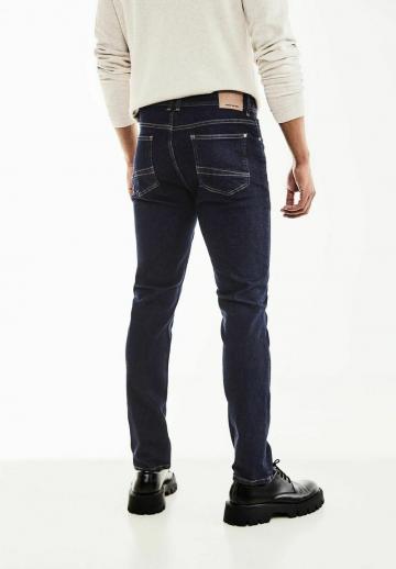 Узкие джинсы